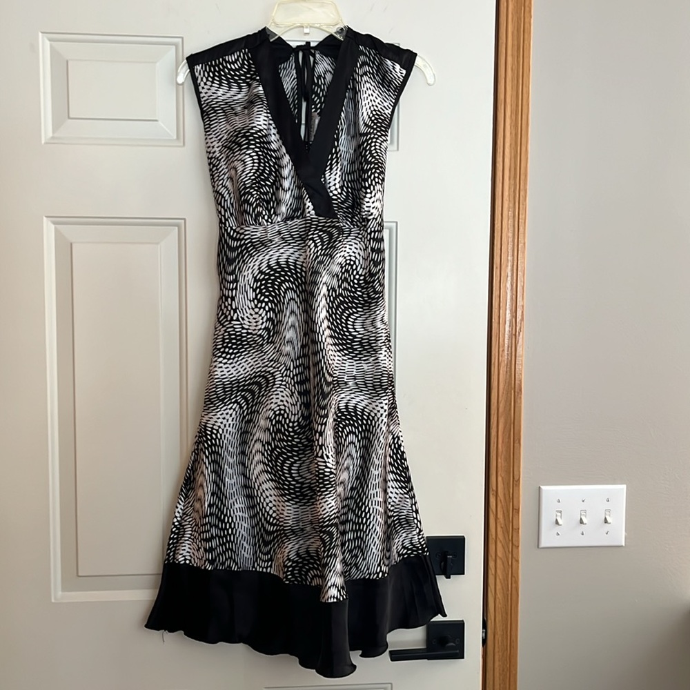 MKM Designs black and white v neck sleeveless slip cocktail dress. Size large.